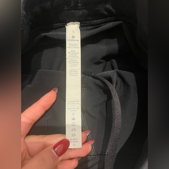 Lululemon Men Blue and Black Bermuda Shorts Size Small - Picture 6 of 9